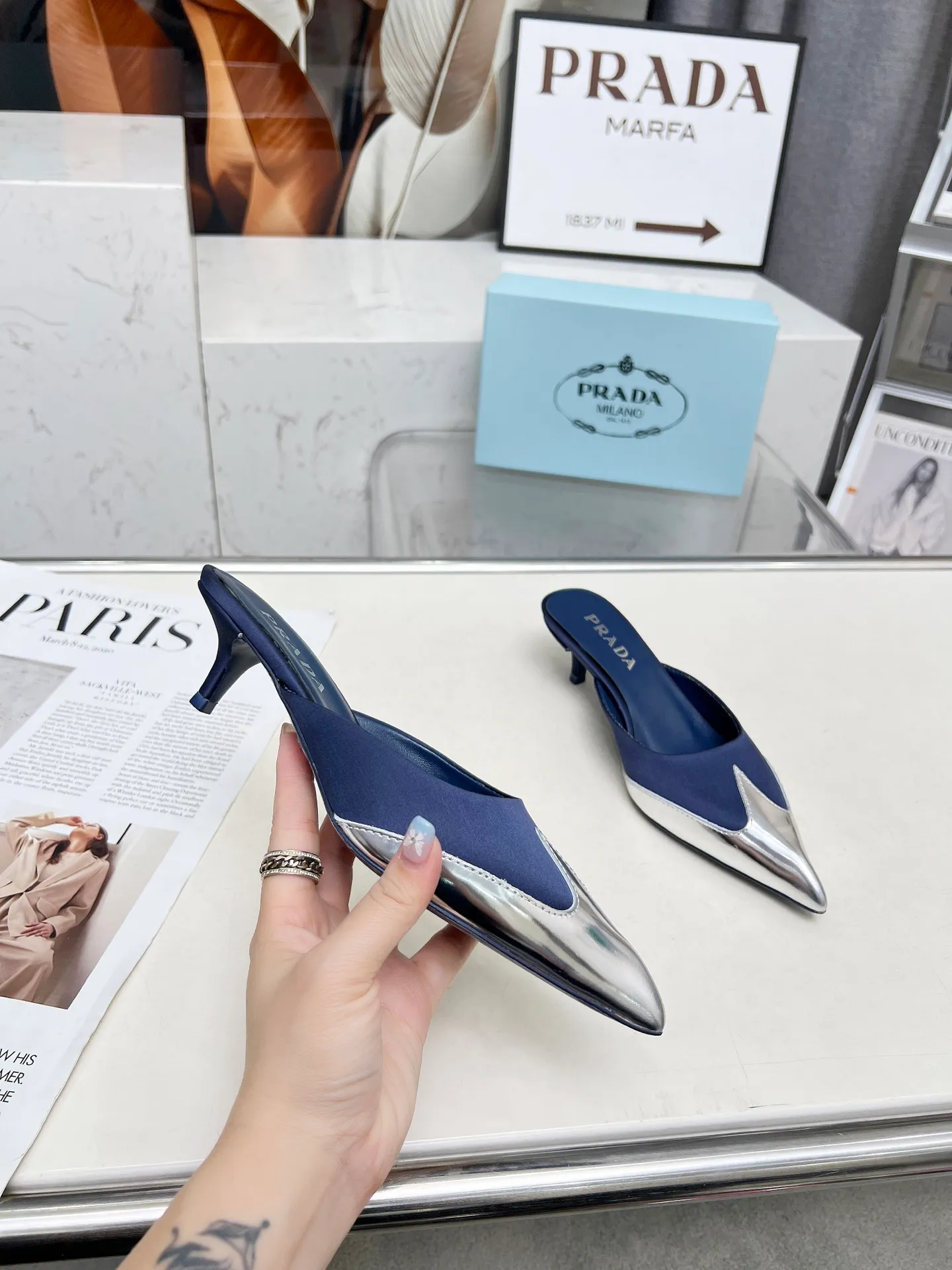 👟👟Ex-factory price 520👟👟 🏧2025 T show Mule shoes, silk pointed toe series🏧 (highest version with top packaging) PRADA 2025𝐬𝐬Prada new product, (top version) is coming! prada25 "T-stage show style" mainly promotes hot-selling styles, made of silk material and TPU Muller series spring and summer single shoes and sandals series. Made of high-quality silk satin and Tpu mirror material, a full range of simple light plate logo hot stamping. ——————————————————❣️ 2025SS PRADA spring and summer simple style, it looks so good. Various Internet celebrities have planted popular styles, awakening the imagination of skirt trains, corsets and bra curves, streamlined to the extreme ~ super popular series of hot products, with iconic logos on the heels or on the feet, as well as prismatic pointed toes, and angular lines are clearly defined.  Prada spring2025’s latest presentation is also wonderful with different styles! This season's Prada styles are simpler in design than before. They don't deliberately pursue a trendy or sporty feeling. They are all natural. The colors are also made of bright spring and summer eye-catching colored silks with pointed toes. They are so simple and beautiful. 😋The original shoes are developed and purchased from Italian counters, and are reproduced 1:1 according to the original taste. The newly opened low heel of 4cm has the same concave and convex height as the original version, creating a variety of sandals and slippers: low heel, pointed toe and half drag. 💛❤️ 💛❤️ ⚛Baotou low heel 4cm. ⚛Sale size: 35-41 (customized at 42.43) ⚛Top silk satin fabric + sheepskin lining + Italian triple-A cowhide bottom. 💙"Multiple colors, all official colors can be produced".